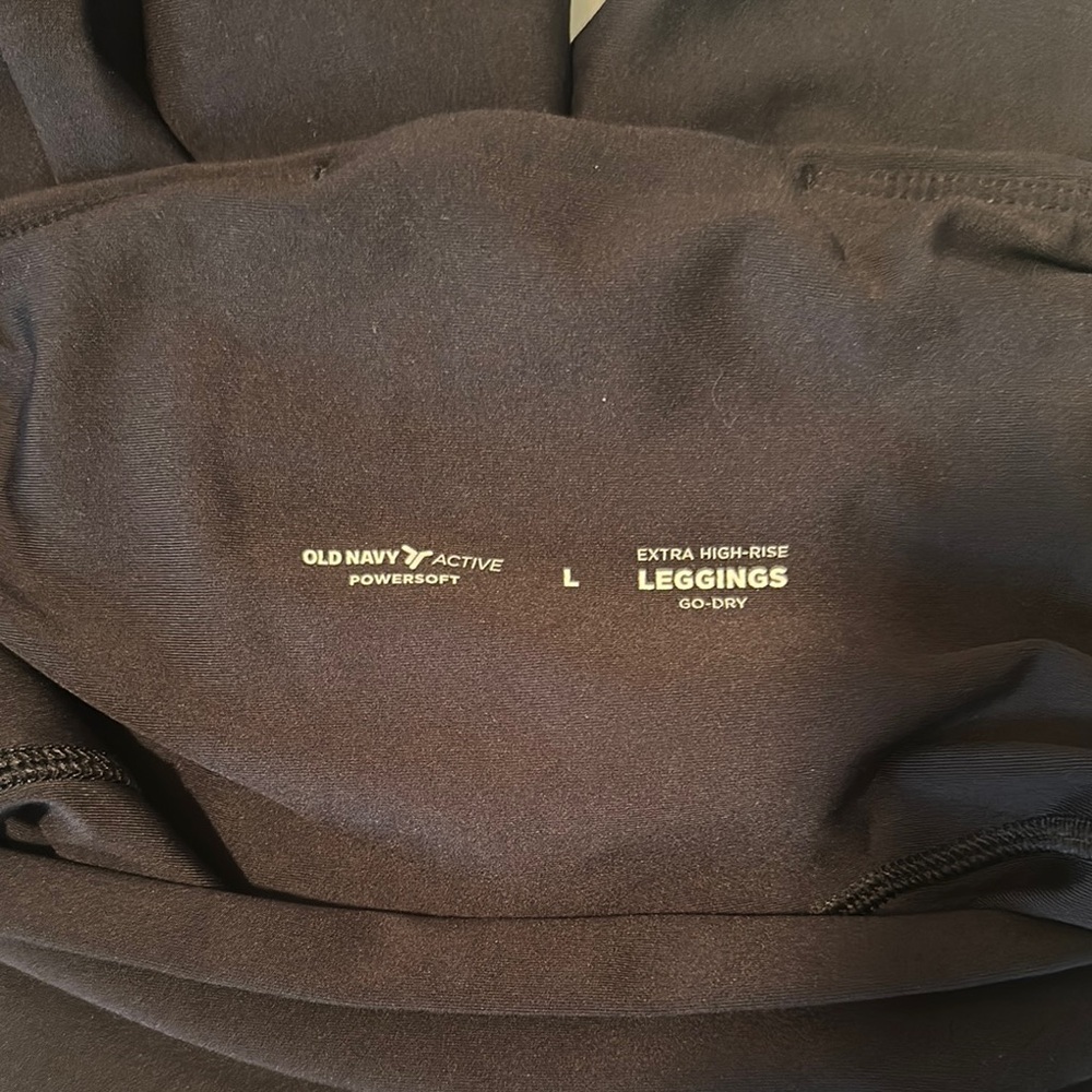 Old Navy Active Powersoft Extra High-Rise Leggings in Black